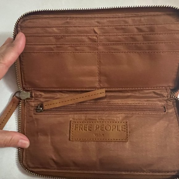 Free People Wallet Brown Distressed Vegan Wristlet Strap Zip Closer Clutch - Picture 3 of 4